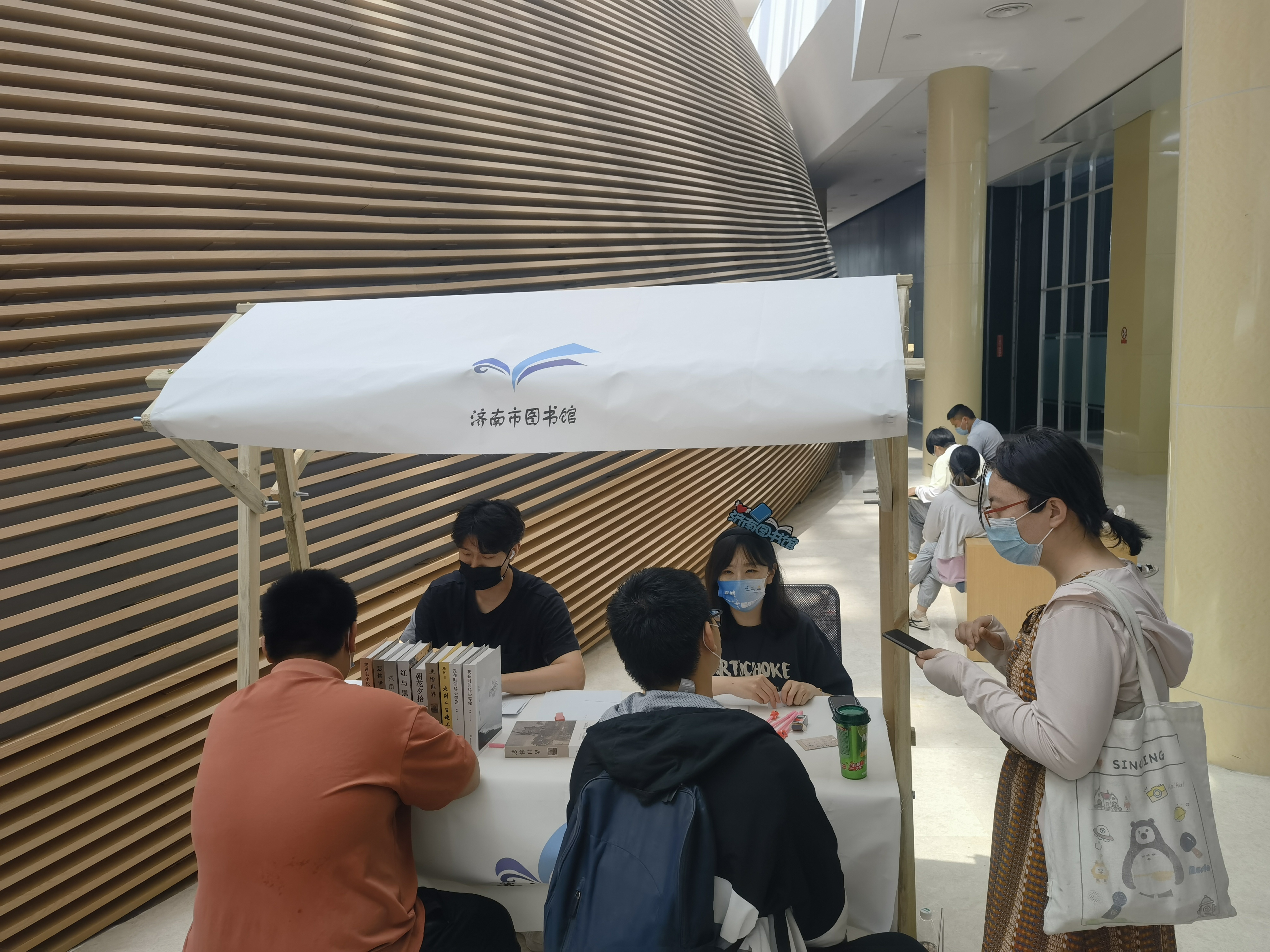 杀 济南市图书馆玩跨界！新葡京娱乐城图书馆×剧本(图5)